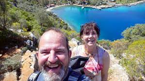 They went on a world tour with a caravan, they could not leave Turkey, where they came for 3 days, for 1.5 years.